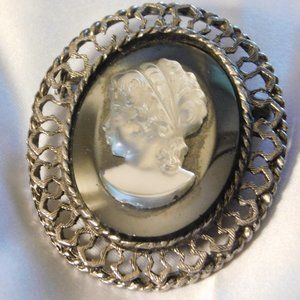 VINTAGE Victorian Cameo Brooch